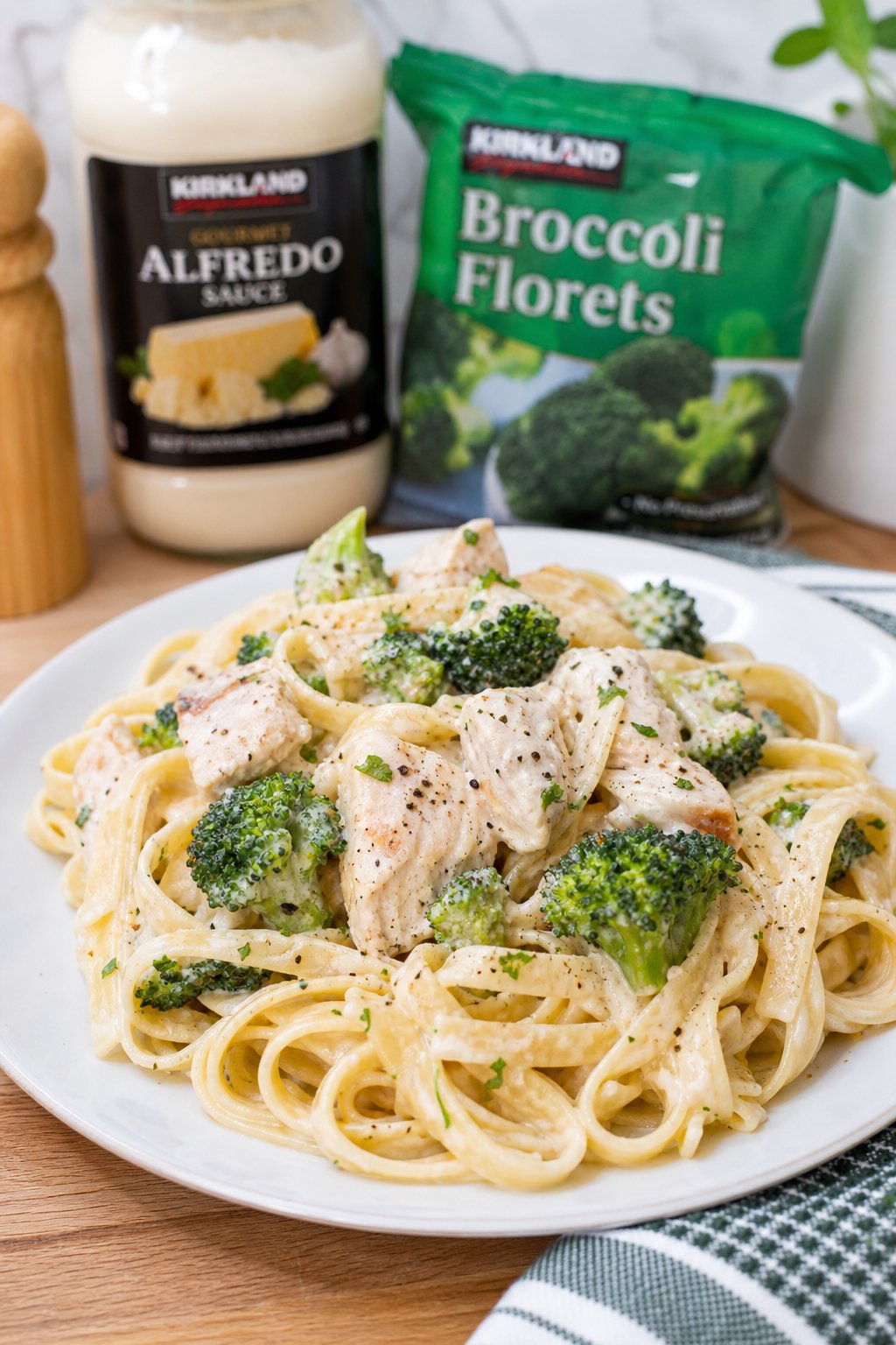 Creamy Comfort: Chicken & Broccoli Alfredo in a Flash