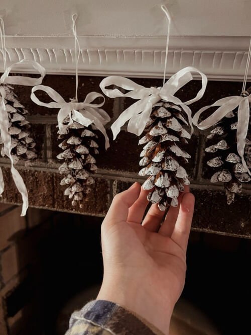 Snow‑Kissed Pinecone Garland