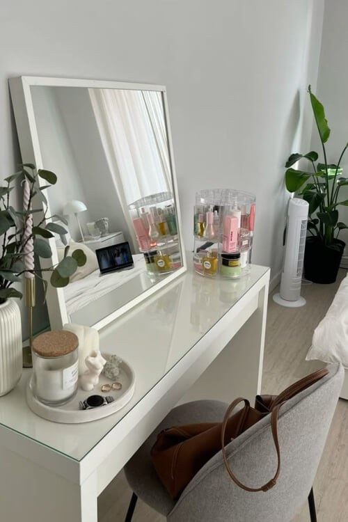 Spinning Tray Beauty Hub