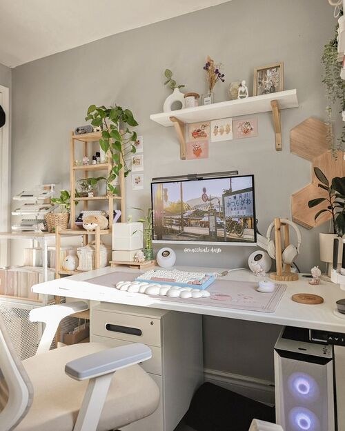 Fresh Green Touch: Minimalist Desk Plant Styling
