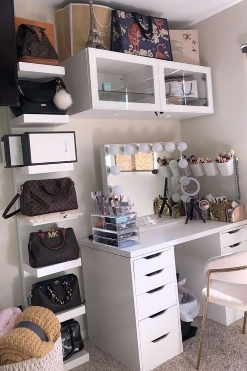 Calm, Clutter-Free Vanity