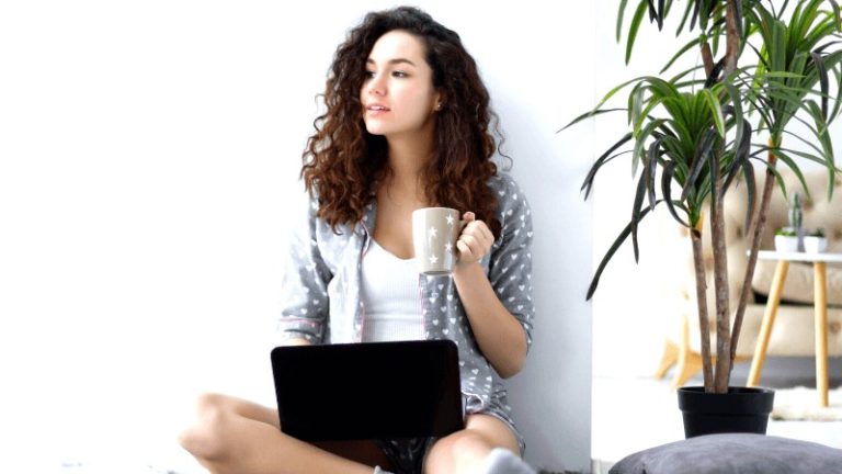 How to Turn Your Art Into a Sustainable Freelance Career From Home