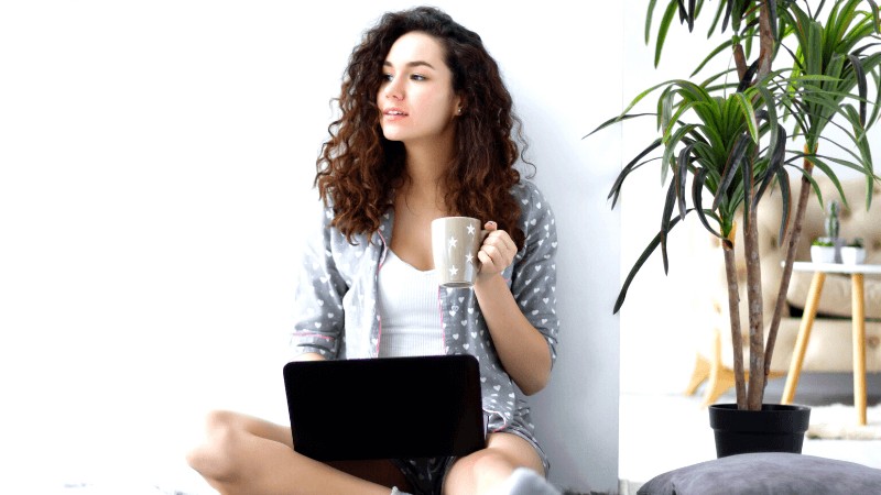 How to Turn Your Art Into a Sustainable Freelance Career From Home