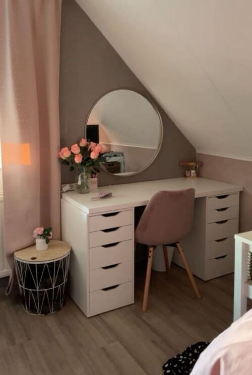 Soft Blooms, Clean Lines
