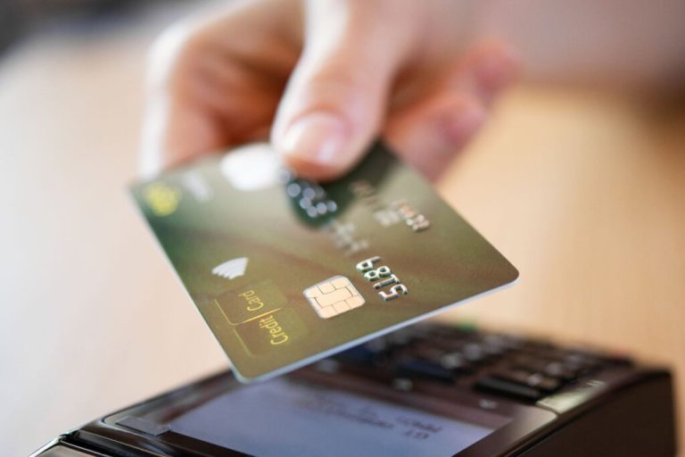 When Using a Credit Card Hurts Your Finances — How to Spot It and What to Do