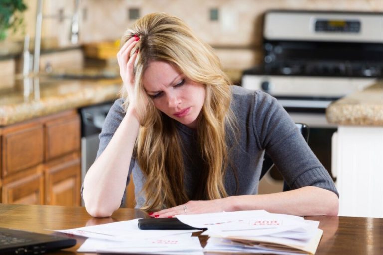 How to Tell When Your Debt Is Too Much — Practical Guidelines and Next Steps
