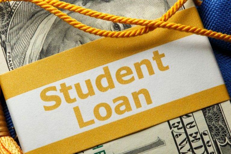 Smart Strategies to Minimize Student Loan Borrowing This School Year