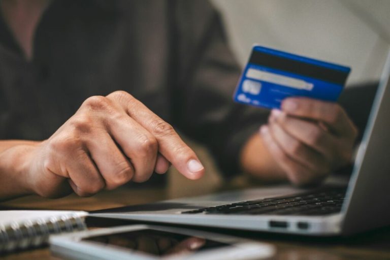 Everyday Credit Card Strategy: Practical Hacks to Earn Rewards and Protect Your Score