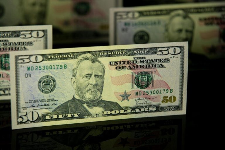 When a Family Member Lends a Large Sum: How to Protect Your Household Finances and the Loan Relationship